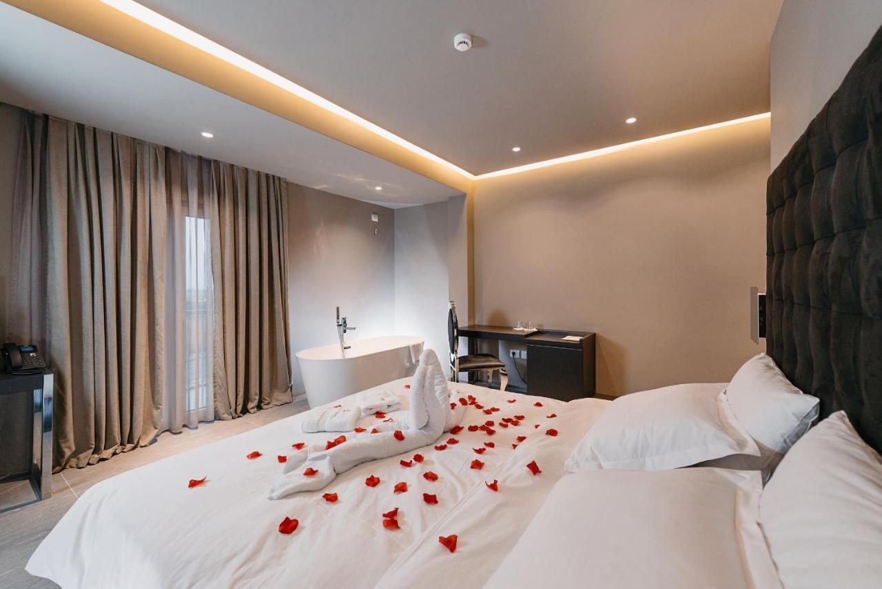 Bërxull Hotel Egnatia מראה חיצוני תמונה