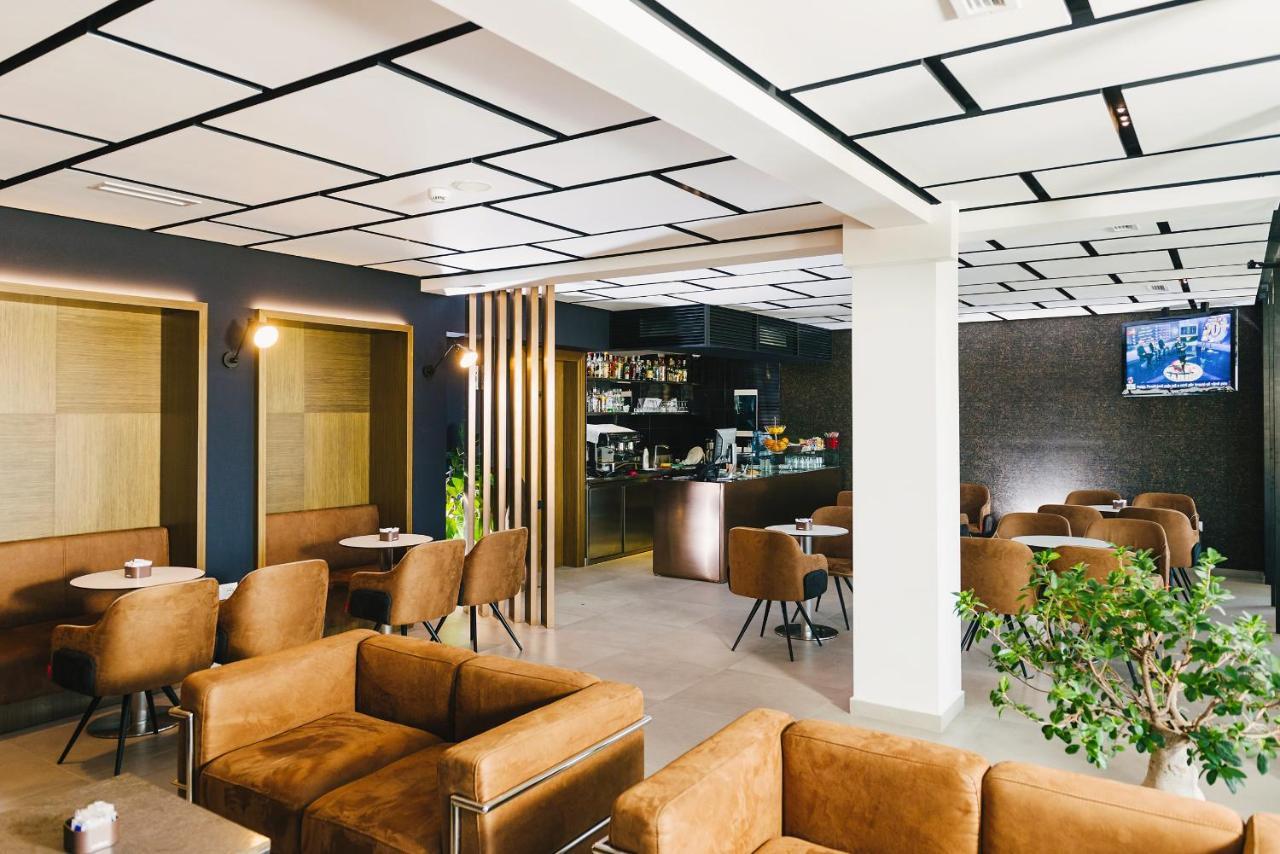 Bërxull Hotel Egnatia מראה חיצוני תמונה